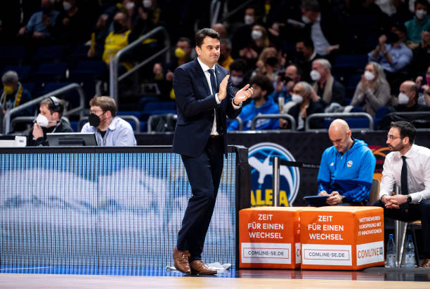 现出更强的 现出更强的